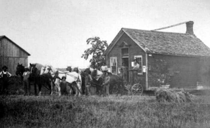 Переезд в XIX веке: на конной упряжке и со своим домом