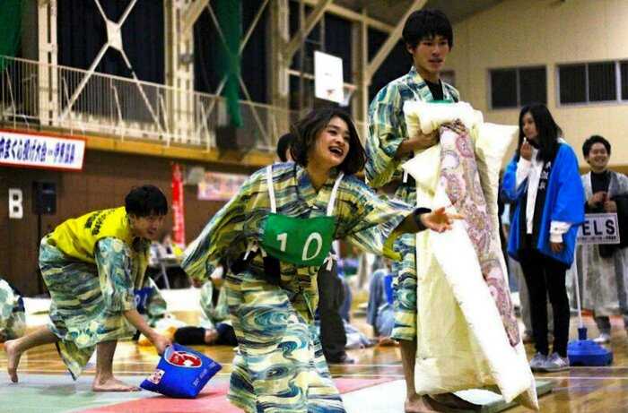 Не только сумо: борьба с подушками &#8213; самый странный вид спорта из Японии