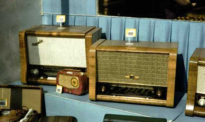 Витрина радиотоваров СССР из 1959 года. Фотографии и цены на технику