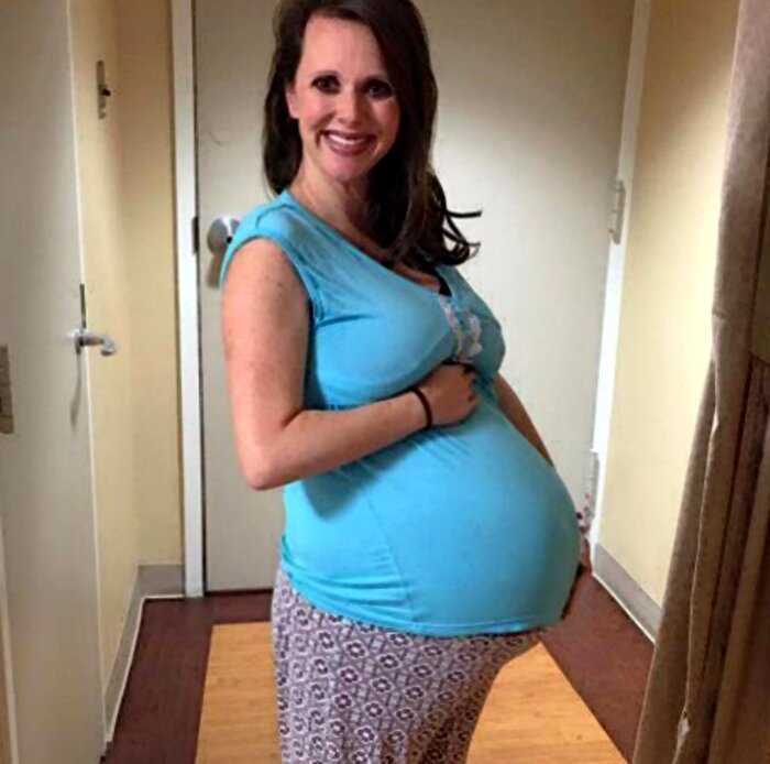 Мама троих детей забеременела сразу шестью