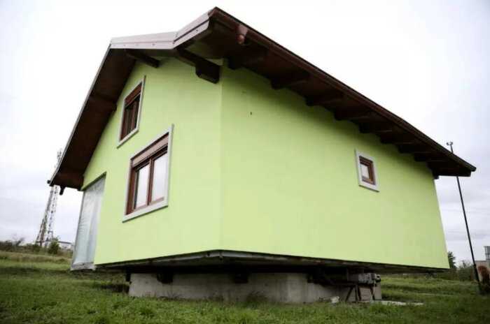 Мужчина построил вращающийся дом, чтобы его жена каждый день наслаждалась разным видом из окна