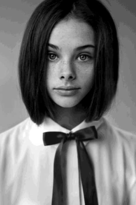 В 3 года стала моделью, а в 10 — ее назвали одной из самых красивых детей мира. Как сегодня выглядит 17-летняя Мейка Вуллард