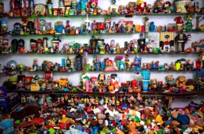 У мужчины из Филиппин самая большая в мире коллекция игрушек из заведений быстрого питания