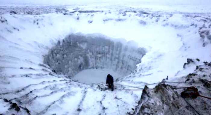 Из-за чего образуются мистические кратеры в вечной мерзлоте Сибири, и Чем это грозит человечеству