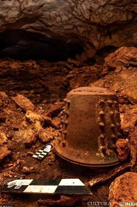 Археологи нашли затопленное каноэ майя, которому 1100 лет