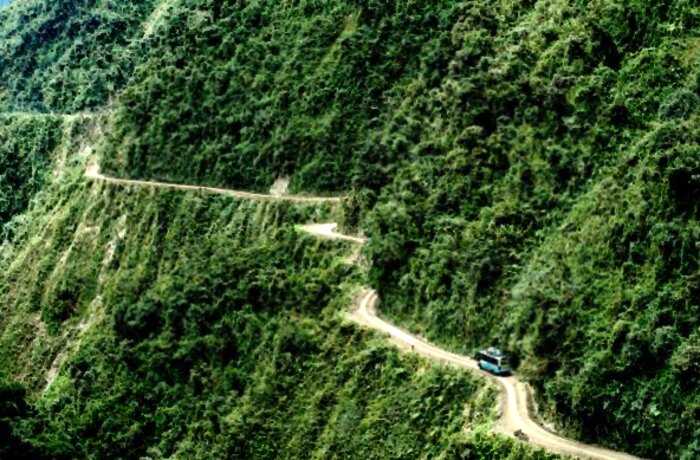 Самые жуткие места мира: «дорога смерти», на которой ежегодно гибли сотни водителей