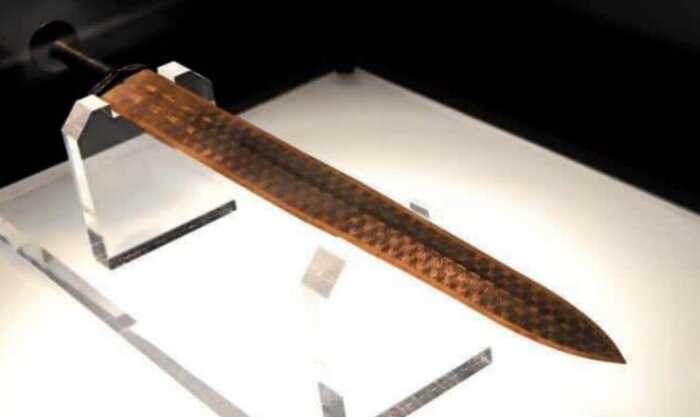 Выкованный 2500 лет назад меч выглядит сегодня как новый: он сделан из сплавов бронзы, но сохранил идеальную заточку