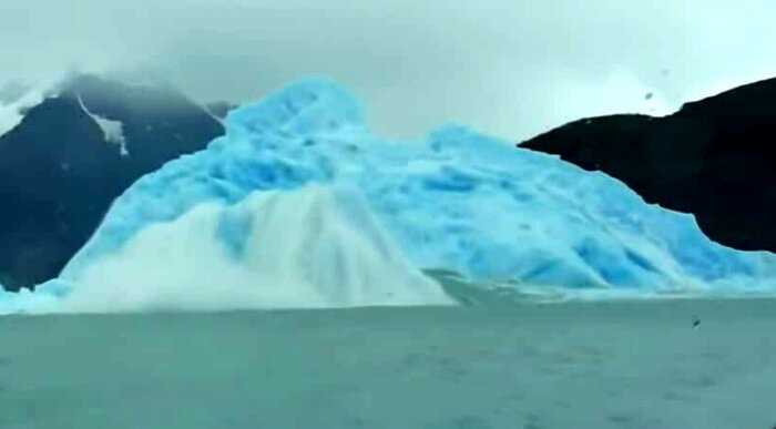 Как переворачиваются огромные айсберги, и как выглядит их подводная часть
