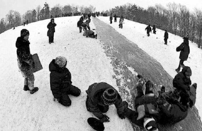 12 фото о том, как развлекались советские дети зимой