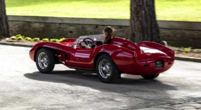 Уменьшенная электрическая копия Ferrari 250 Testa Rossa для подростков