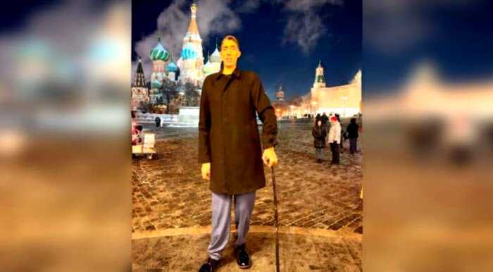 «Женщины в России очень добрые»: Самый высокий человек в мире турок Султан Кёсен приехал в Москву за русской невестой