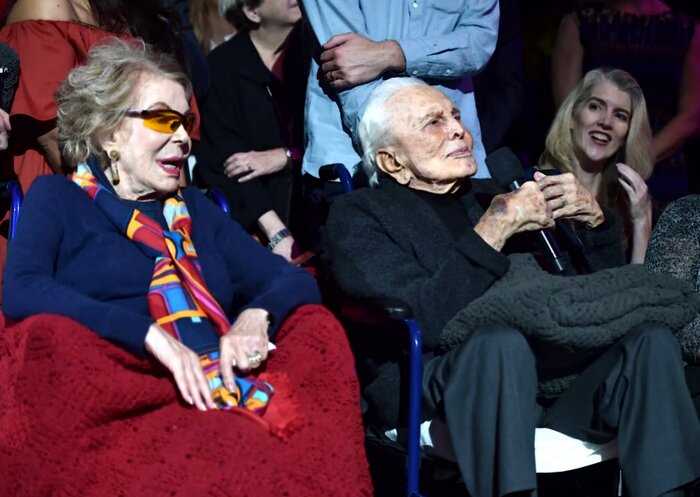 Ему 102, ей – 100, вместе уже 65 лет: история старейшей пары в Голливуде