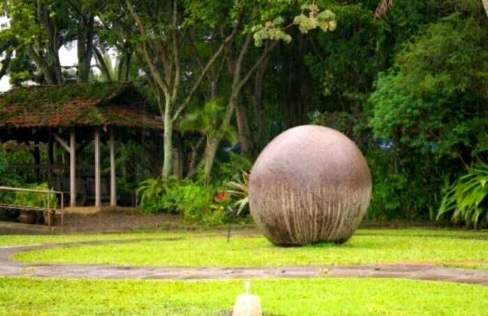 Сферический камень из Коста-Рики