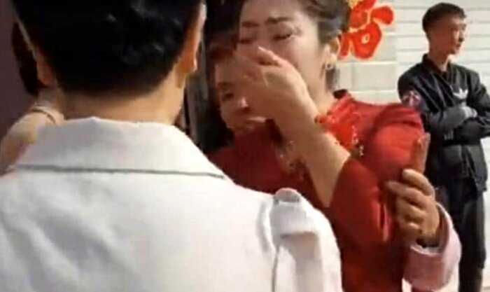 Мать жениха на свадьбе в Китае узнала в невесте потерянную 20 лет назад дочь