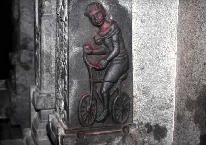 Загадка века: На стенах старинного храма нашли изображение велосипедиста — а ведь ему больше 2000 лет