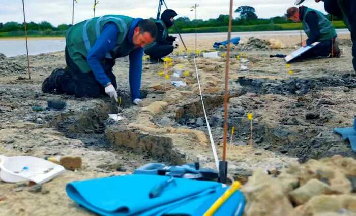 В Англии археологи обнаружили останки 10 метрового дракона, который жил под водой и имел огромное тело