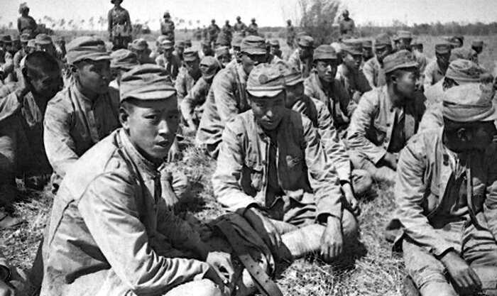 В 1945 году морской офицер Виктор Леонов притворился, что сдается японцам, а потом сам взял в плен 5000 человек