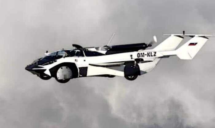 Первая в мире летающая машина поднялась в небо. В самолет и обратно за 3 минуты