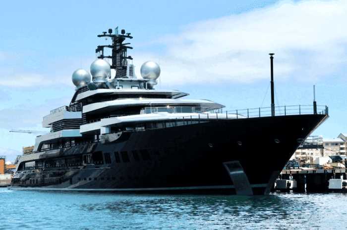 Вертолетные площадки, якоря, покрытые золотом: Топ-10 самых роскошных яхт в мире