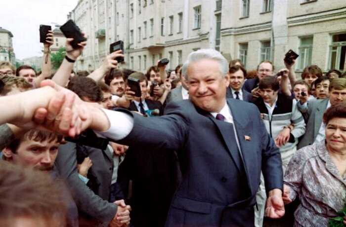 Как Ельцин стал президентом и почему ушёл в отставку: победы и провалы