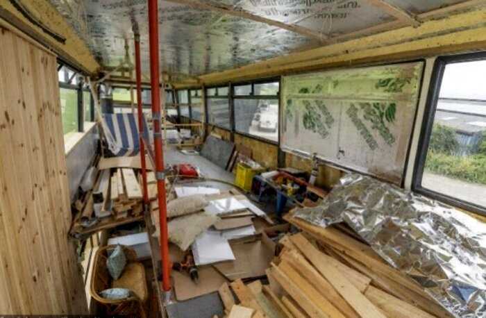 Пара из Великобритании превратила двухэтажный автобус в дом мечты