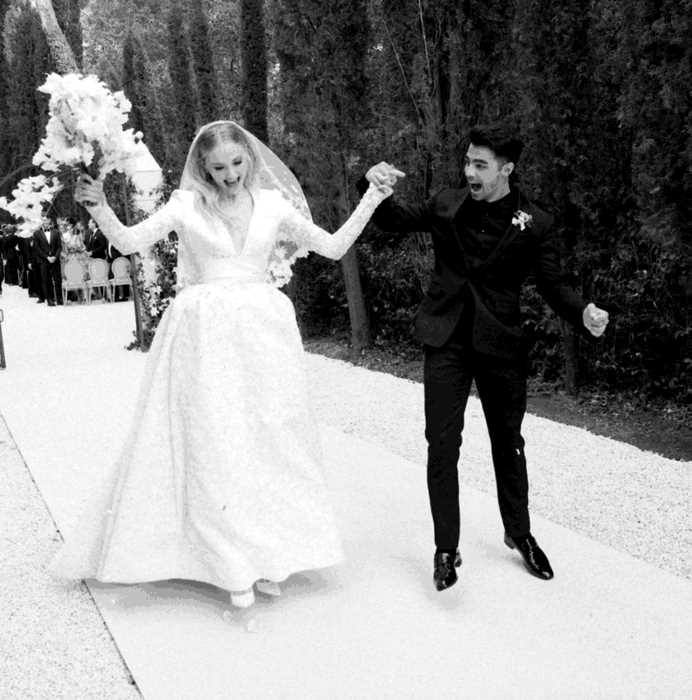 Фрэнк Синатра, Одри Хепберн и даже Чак Норрис на своих свадебных фотографиях