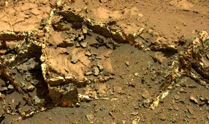 С Марса передали на Землю изображение предмета, не похожего на природный, но людей в этой части планеты еще не было