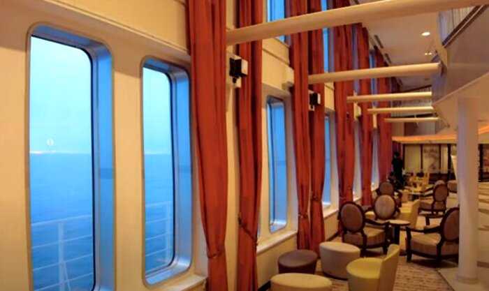 Ночной паром в Японии: турист включил камеру и снял изнутри путешествие на корабле, выглядящим словно отель