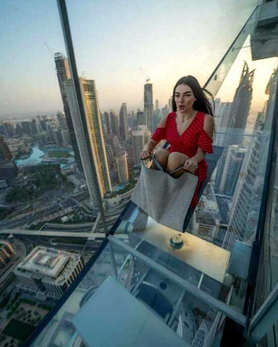 С небоскреба Дубая теперь можно скатиться по стеклянной горке: сумасшедший аттракцион
