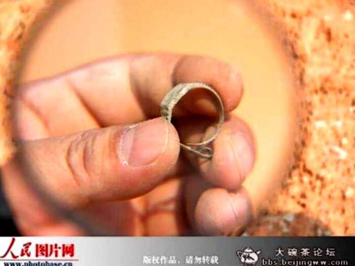 Швейцарские часы нашли в древней гробнице китайской династии